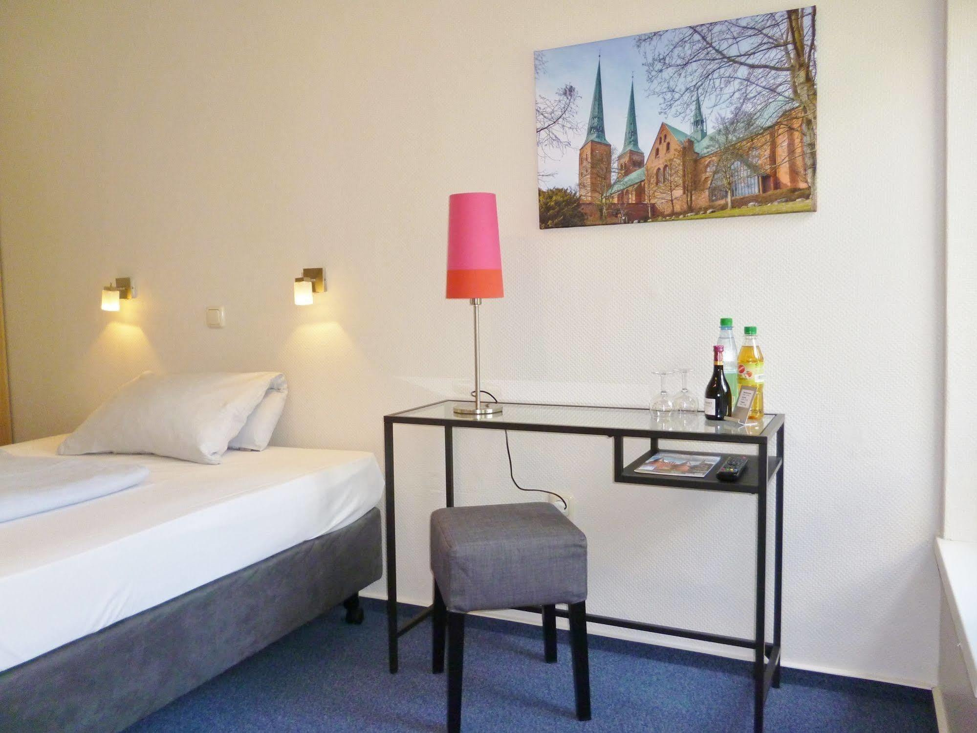 Hotel Am Muehlenteich Lubeck Exterior photo