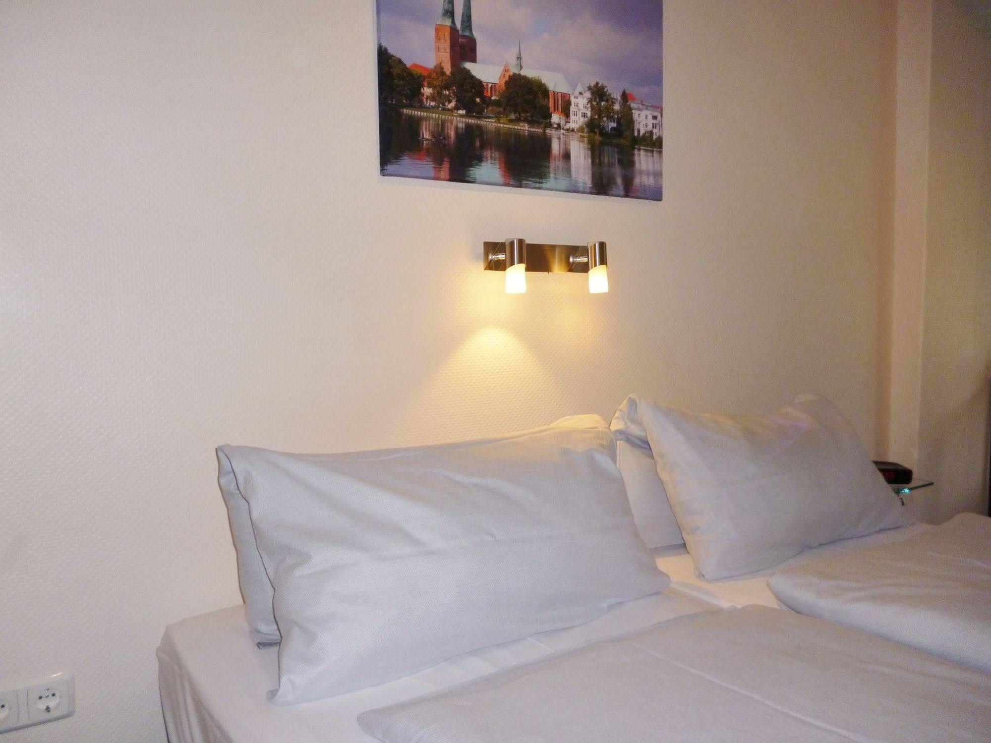 Hotel Am Muehlenteich Lubeck Exterior photo